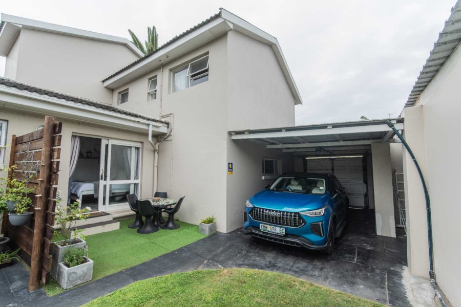 8 Bedroom Property for Sale in Summerstrand Eastern Cape